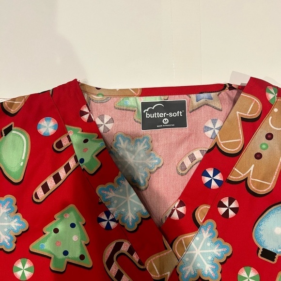 Butter Soft Scrub Top Medium Christmas Red - Picture 3 of 7